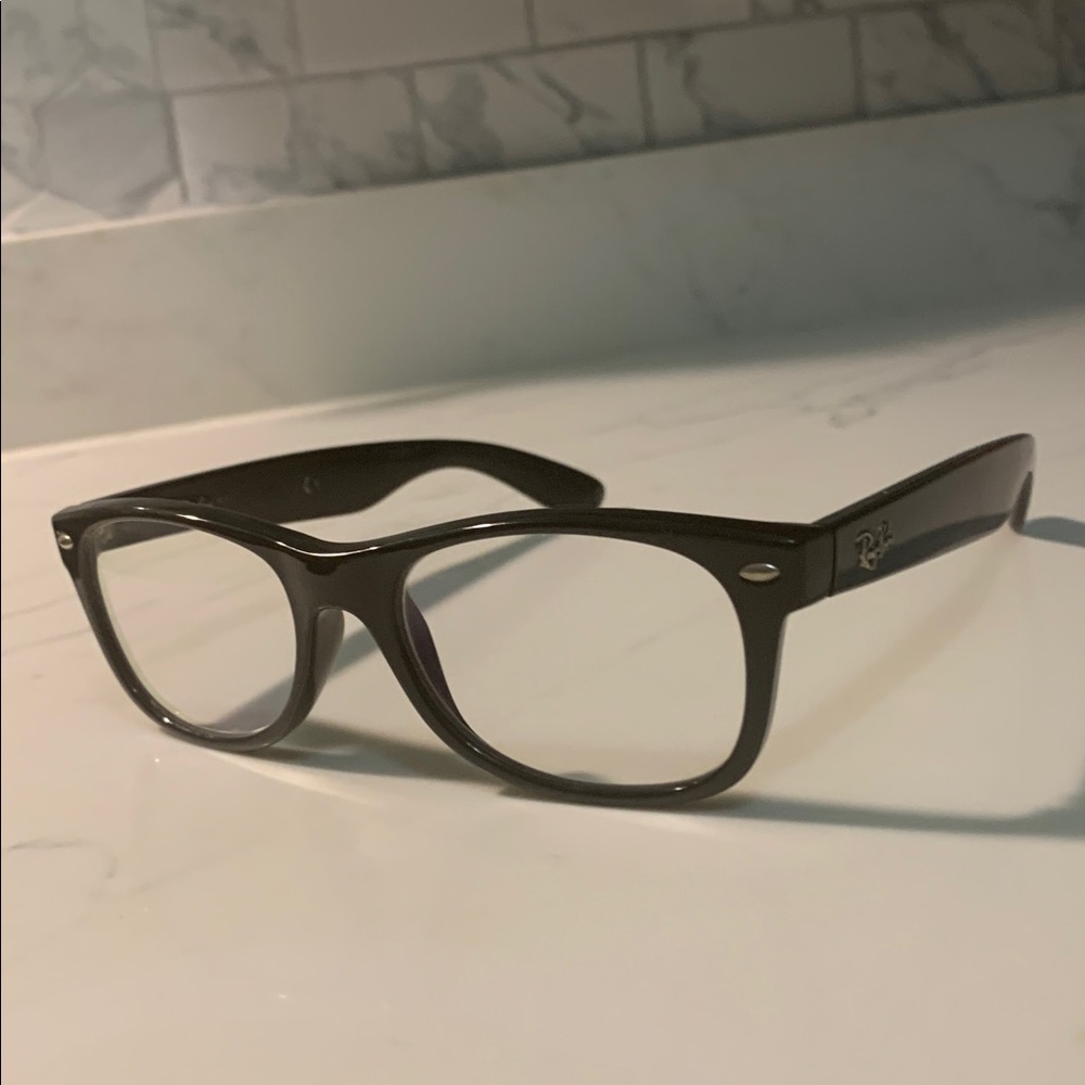 New Ray Ban Wayfarer Classic, a modernized, slightly smaller UNISEX preloved - Picture 6 of 7